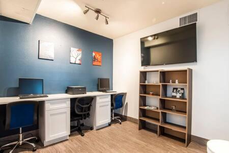 The Vistas 119 Modern studio with full kitchen 1st floor great location view 4