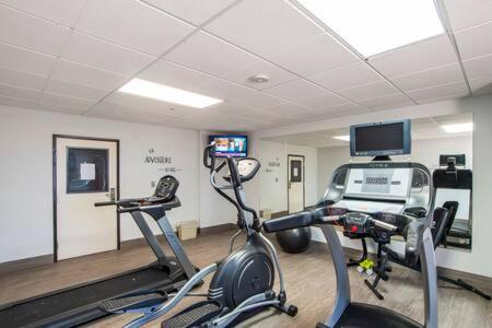 The Vistas 119 Modern studio with full kitchen 1st floor great location view 5