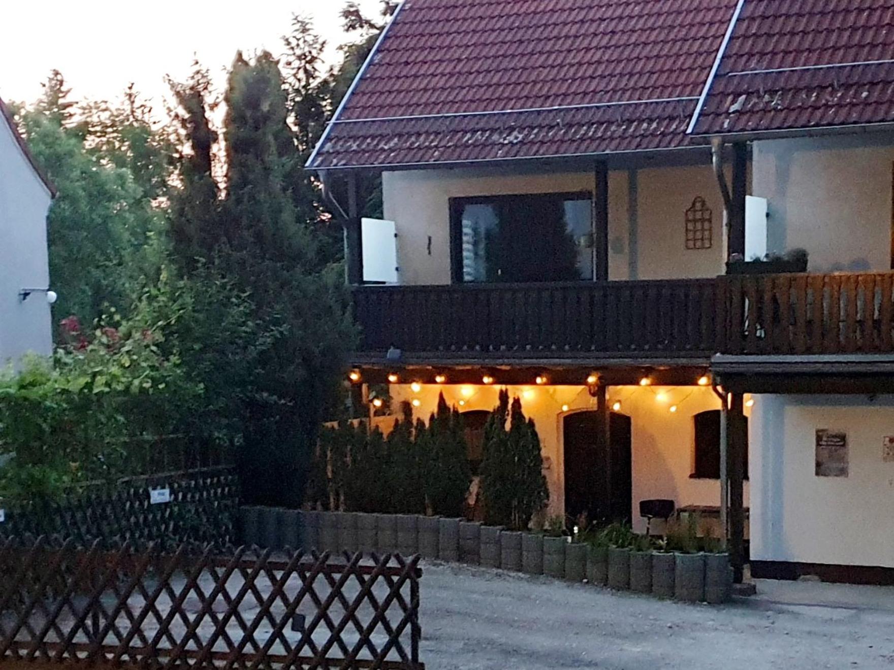 Ferienwohnung zentrale Lage Parkplatz kostenlos Grill Terrasse Fahrradraum Kromlau