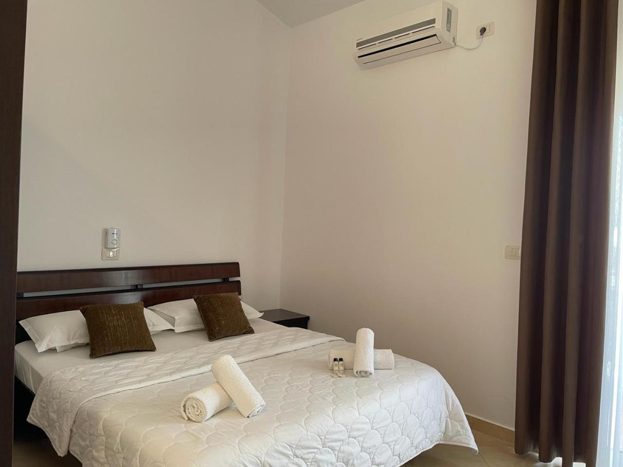 Four Seasons Apartments