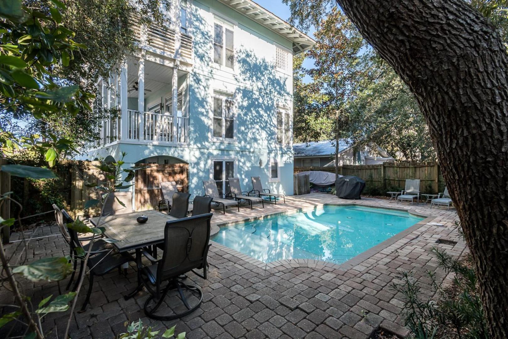 Elizabeth White House view 2