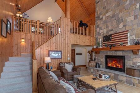 Lake Superior Cabin with Fireplace Snowmobile Trails view 5