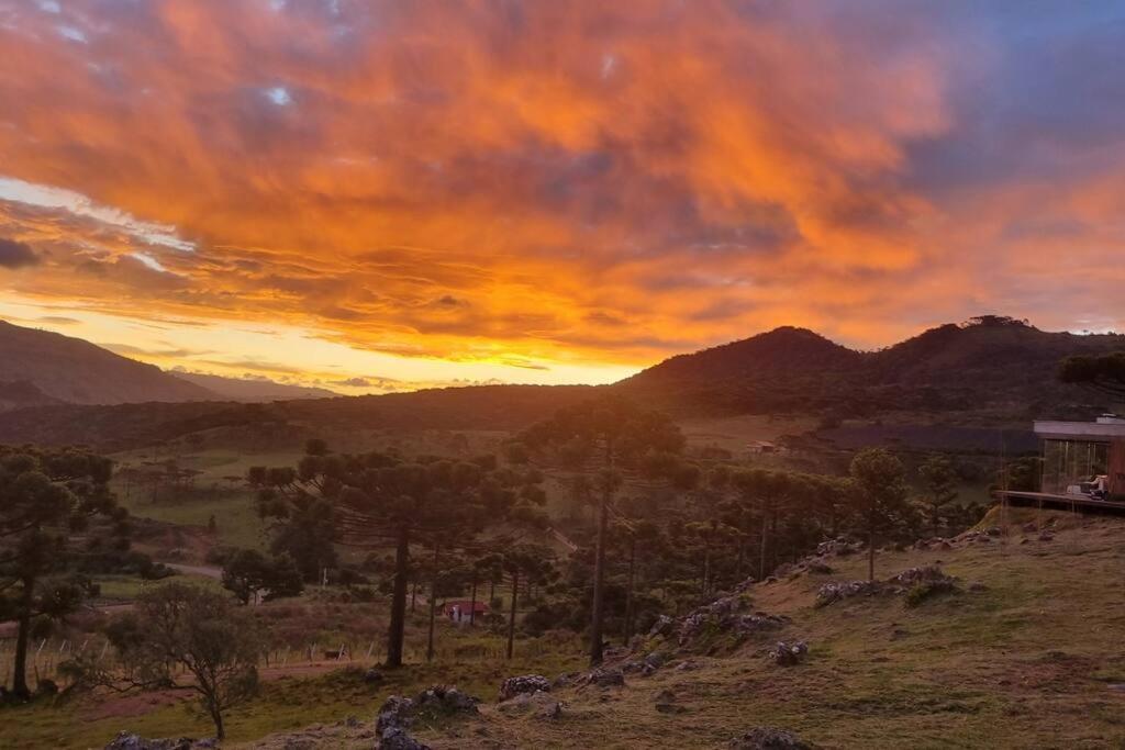 Cabana Requintada em Meio as Montanhas