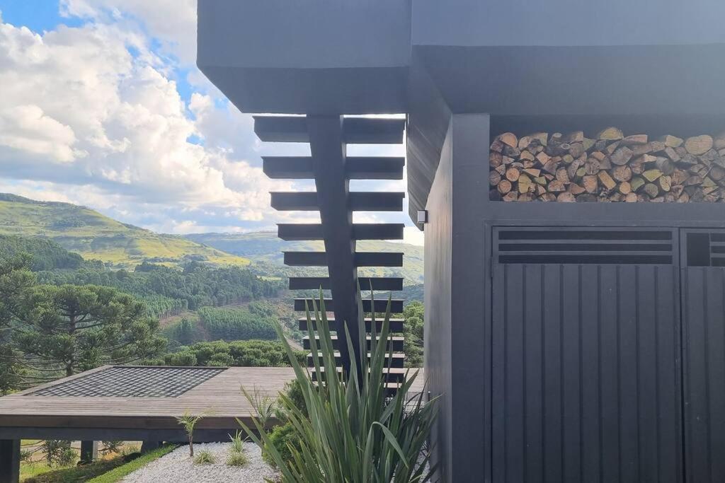 Cabana Requintada em Meio as Montanhas