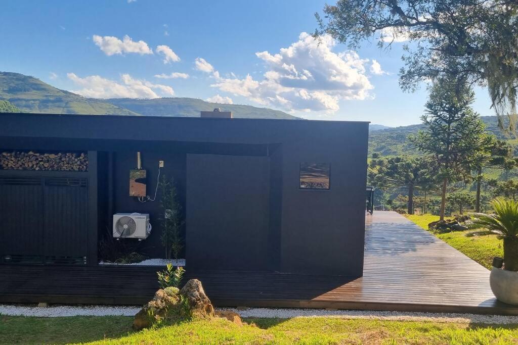 Cabana Requintada em Meio as Montanhas