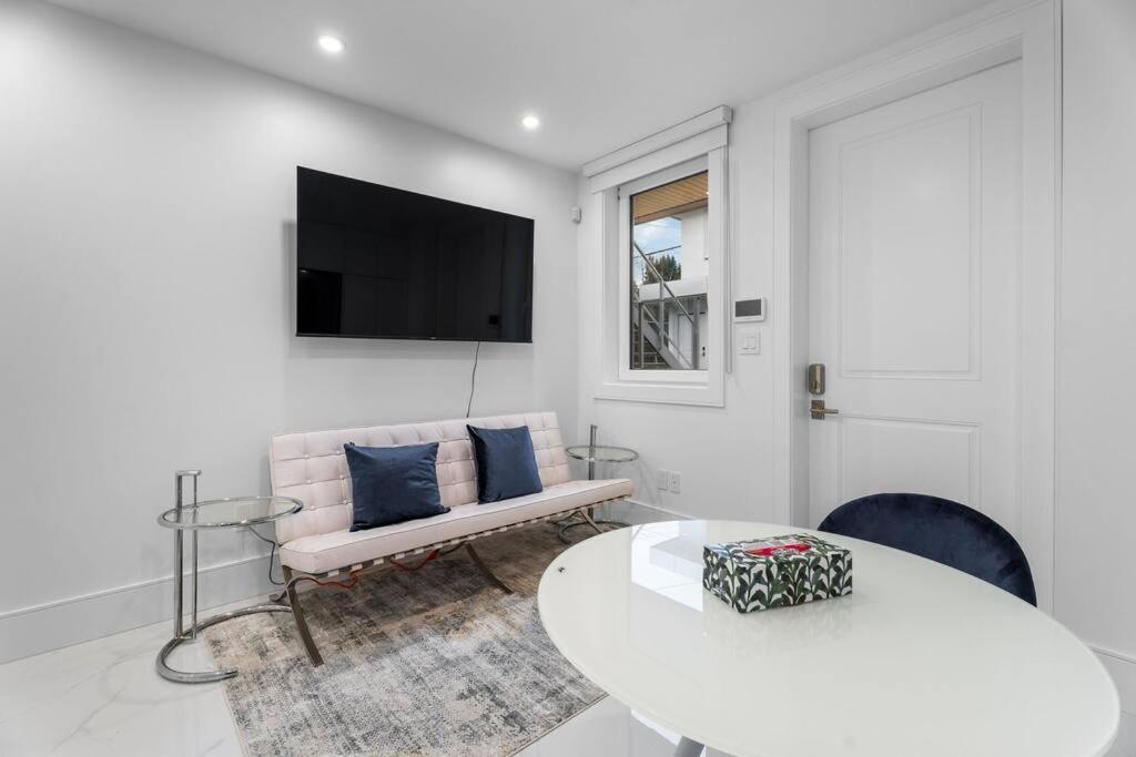 Brand New 2 Bedroom Point Grey Getaway