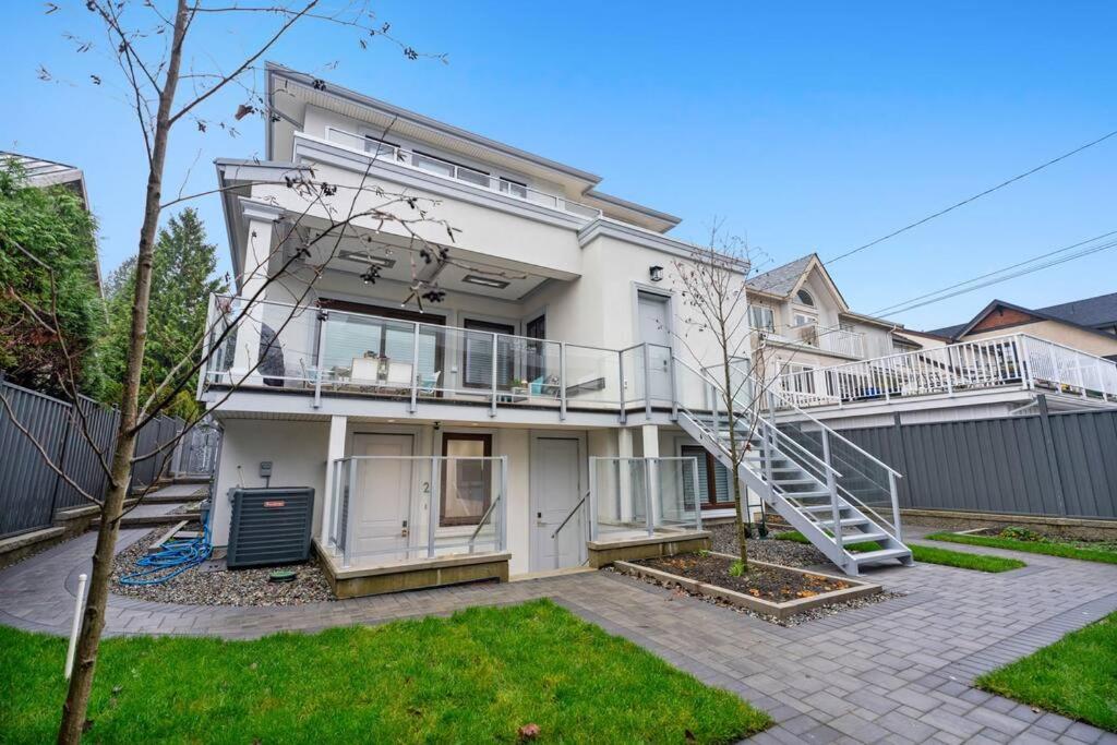 Brand New 2 Bedroom Point Grey Getaway