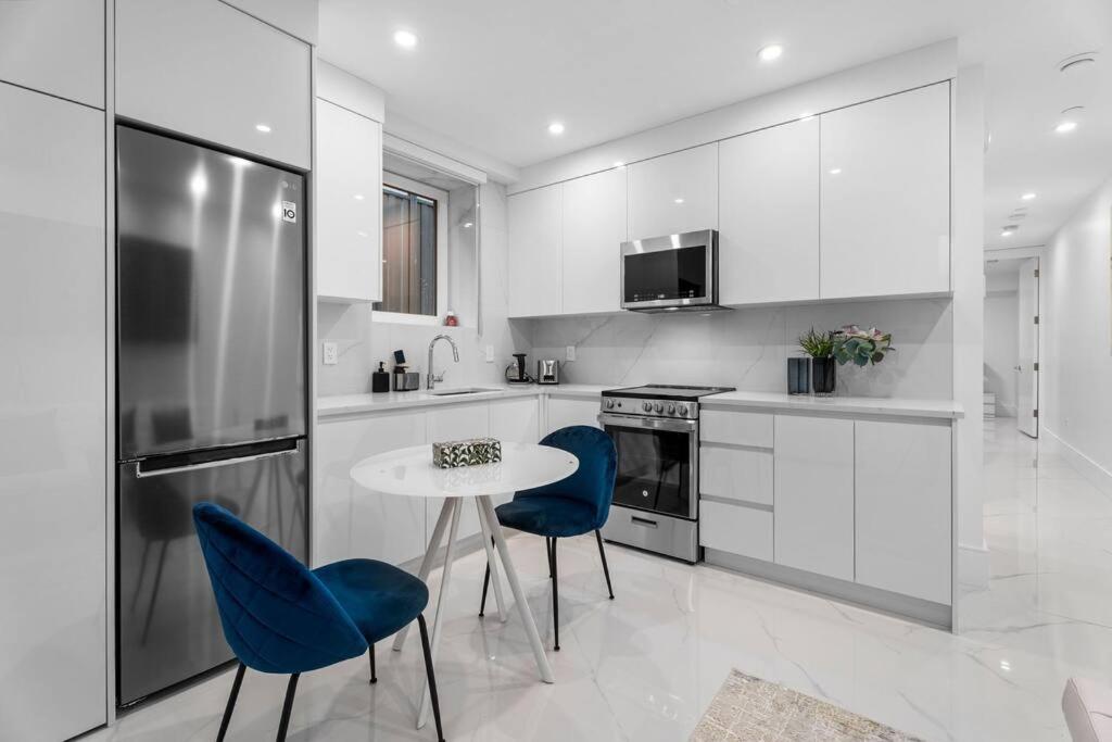 Brand New 2 Bedroom Point Grey Getaway