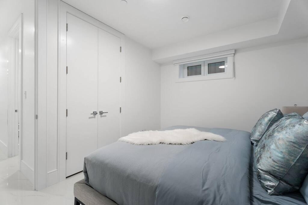 Brand New 2 Bedroom Point Grey Getaway