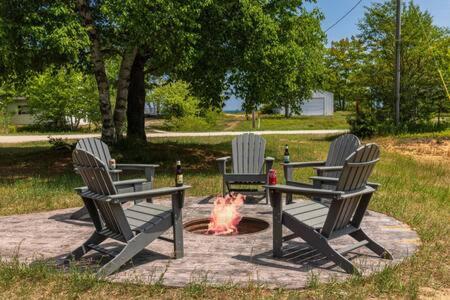 Coastal Haven Lake Superior w Fire Pit