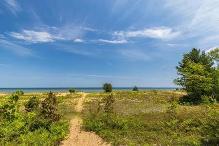 Coastal Haven Lake Superior w Fire Pit