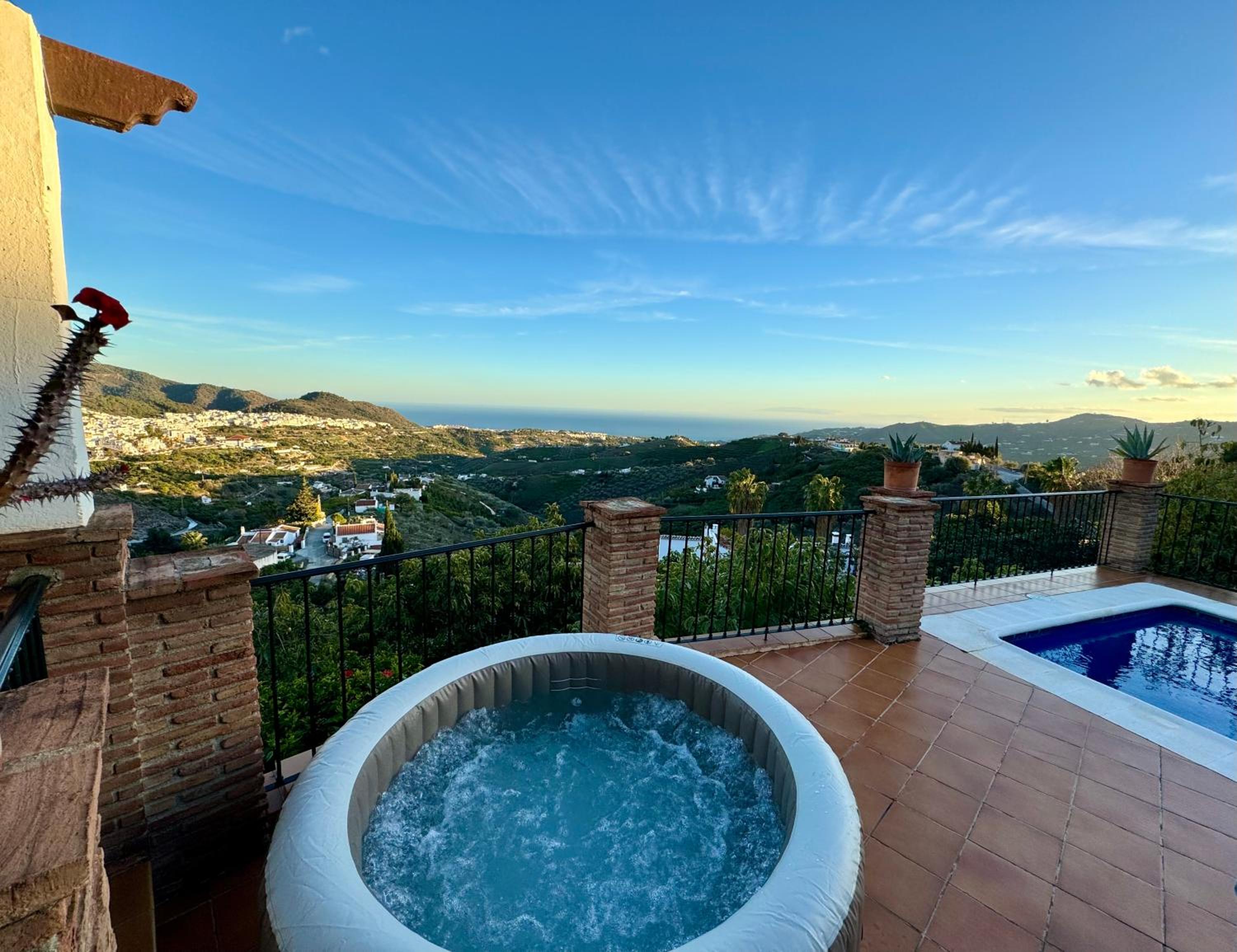 Hotel Villa En Frigiliana Con Piscina, Jacuzzi Y Espectaculares Vistas