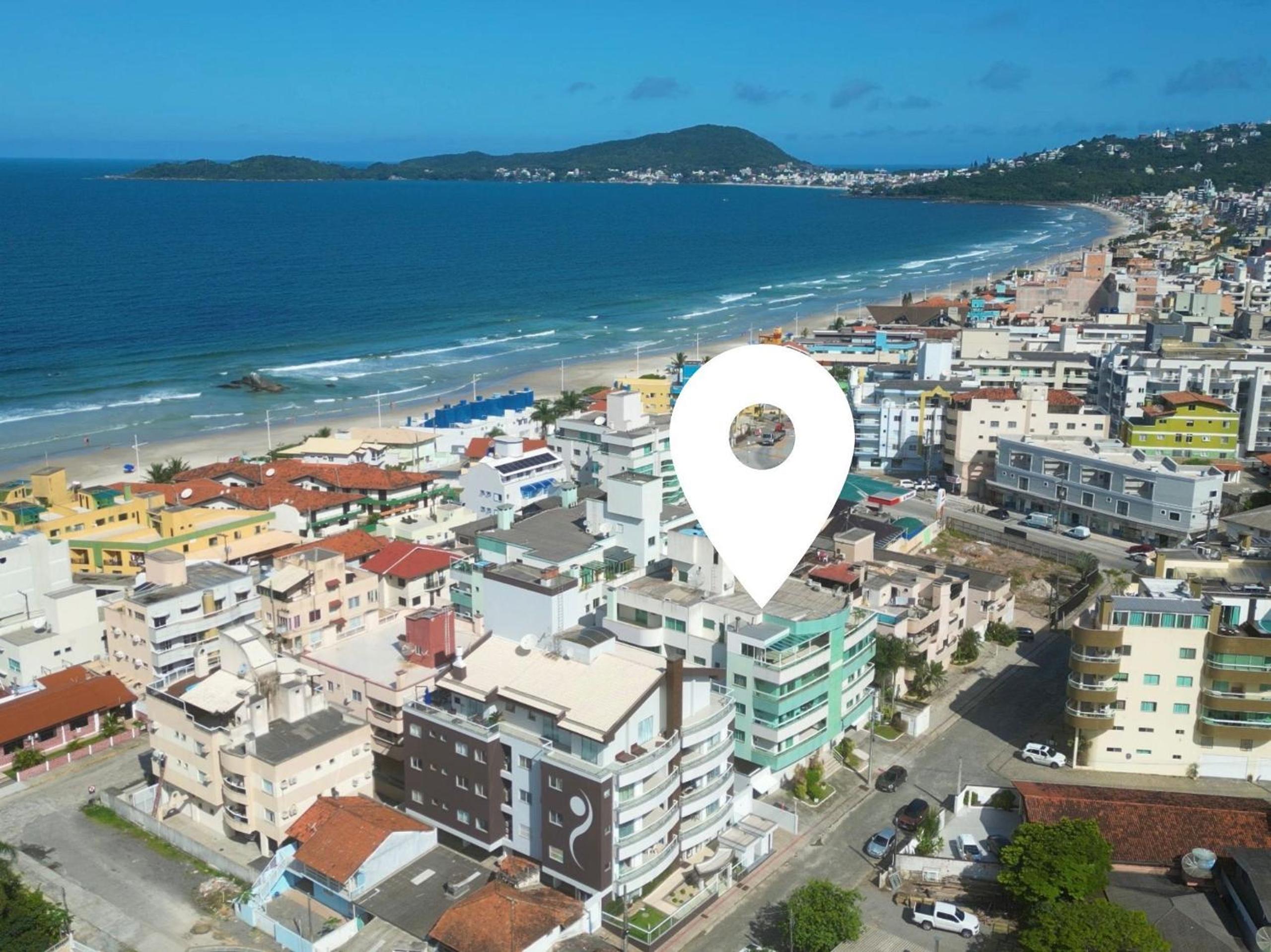 404 - Residencial Dª Izaura. Apto em Bombas com 3 dormitórios.