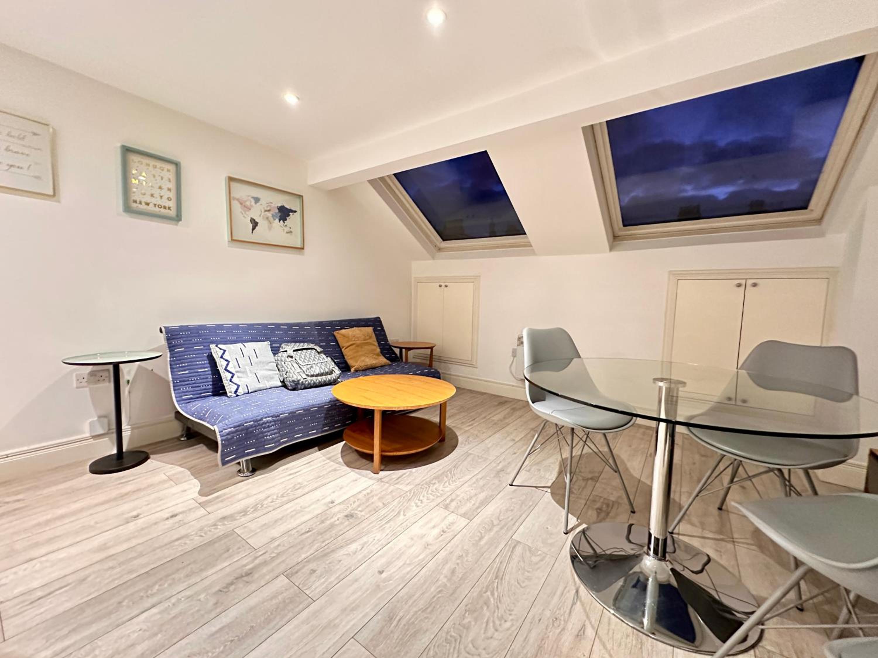 Central, Modern, Westfield, close to Tube station