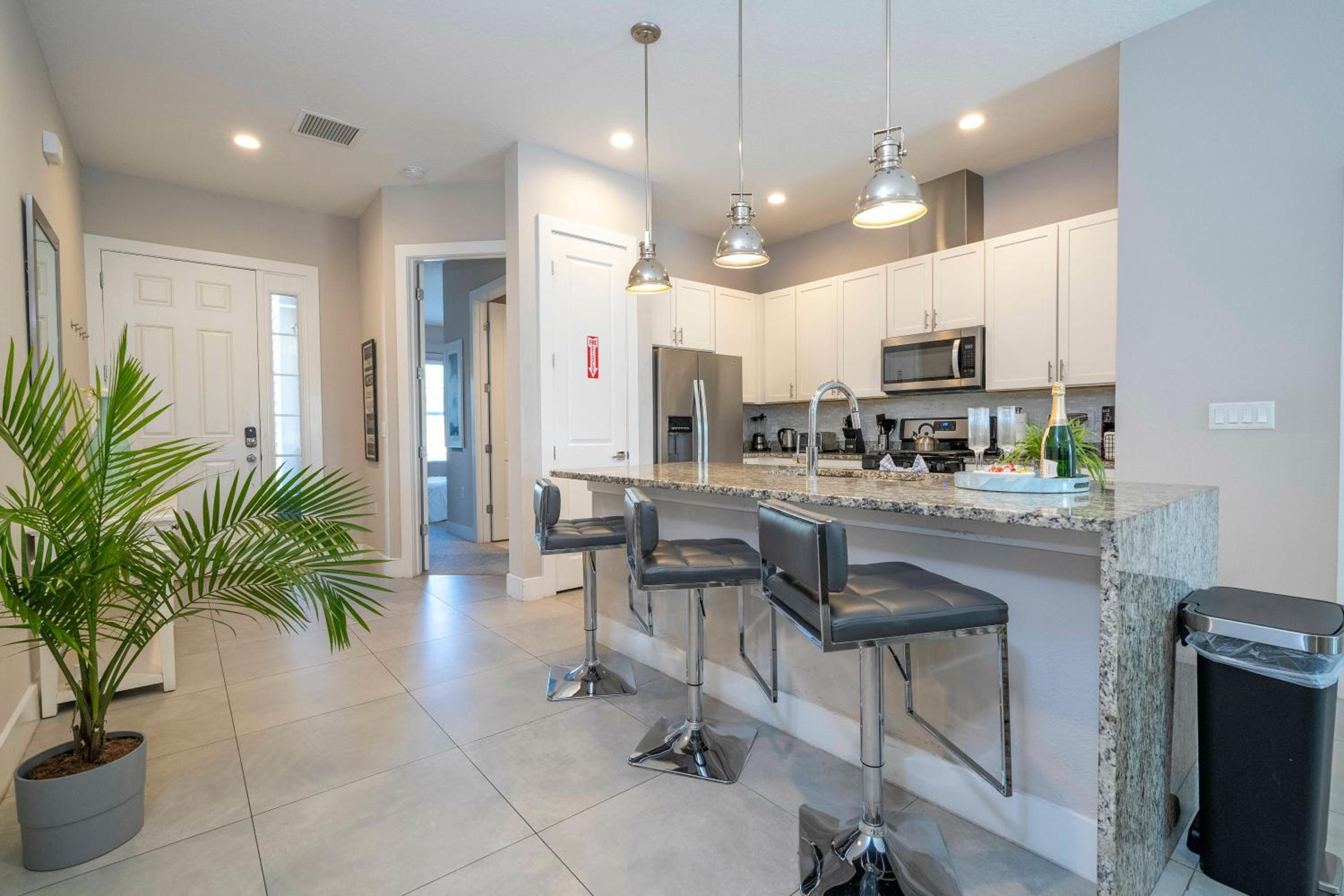 Awesome 4 Suites Villa 5 Min to Disney