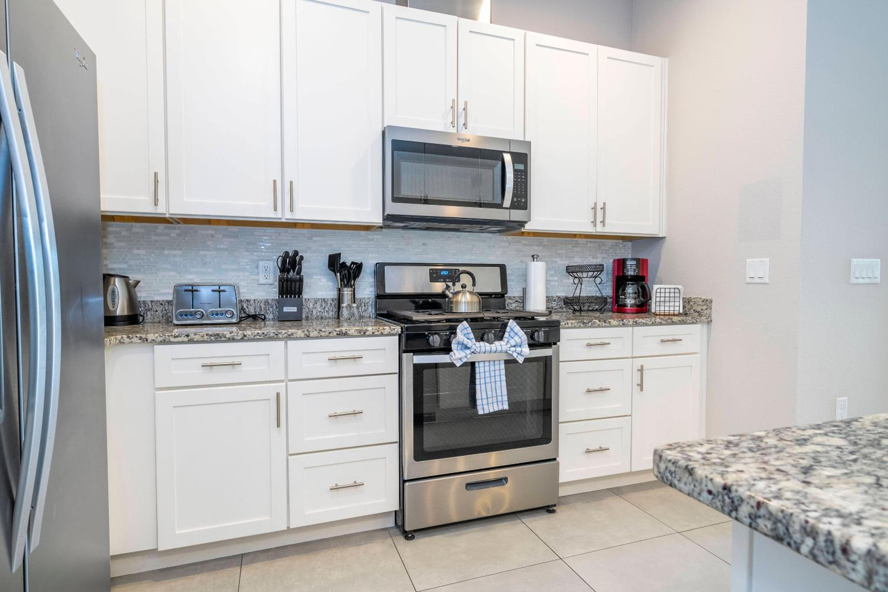 Awesome 4 Suites Villa 5 Min to Disney
