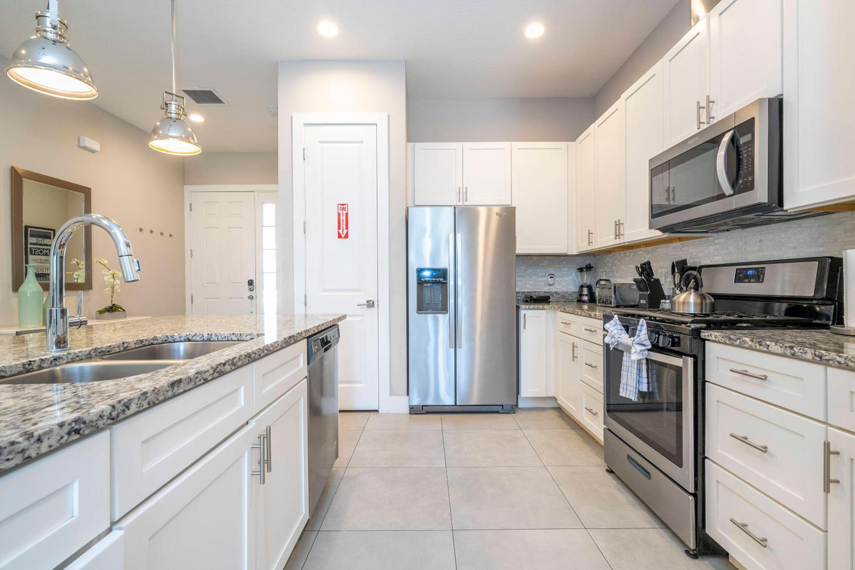 Awesome 4 Suites Villa 5 Min to Disney