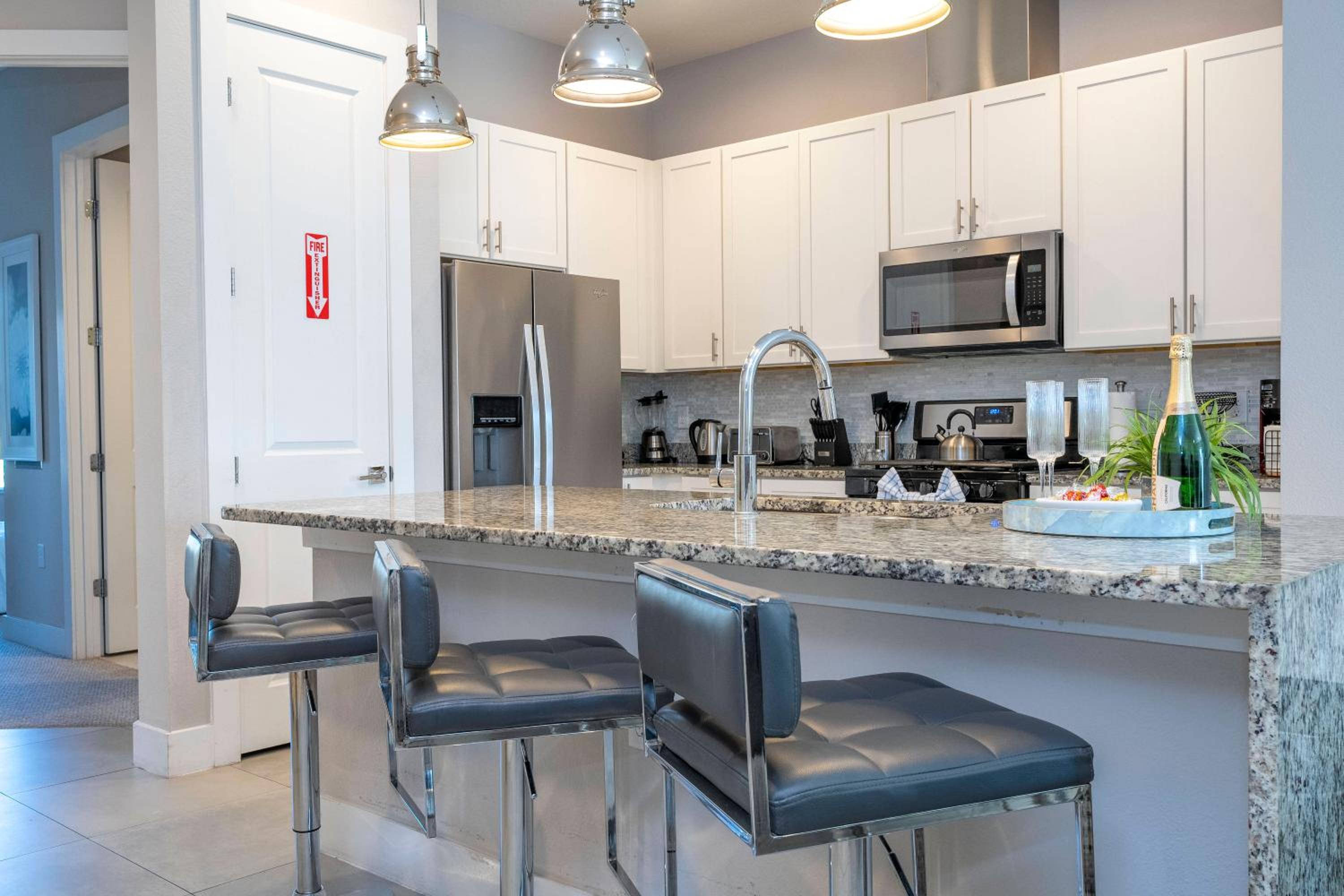 Awesome 4 Suites Villa 5 Min to Disney