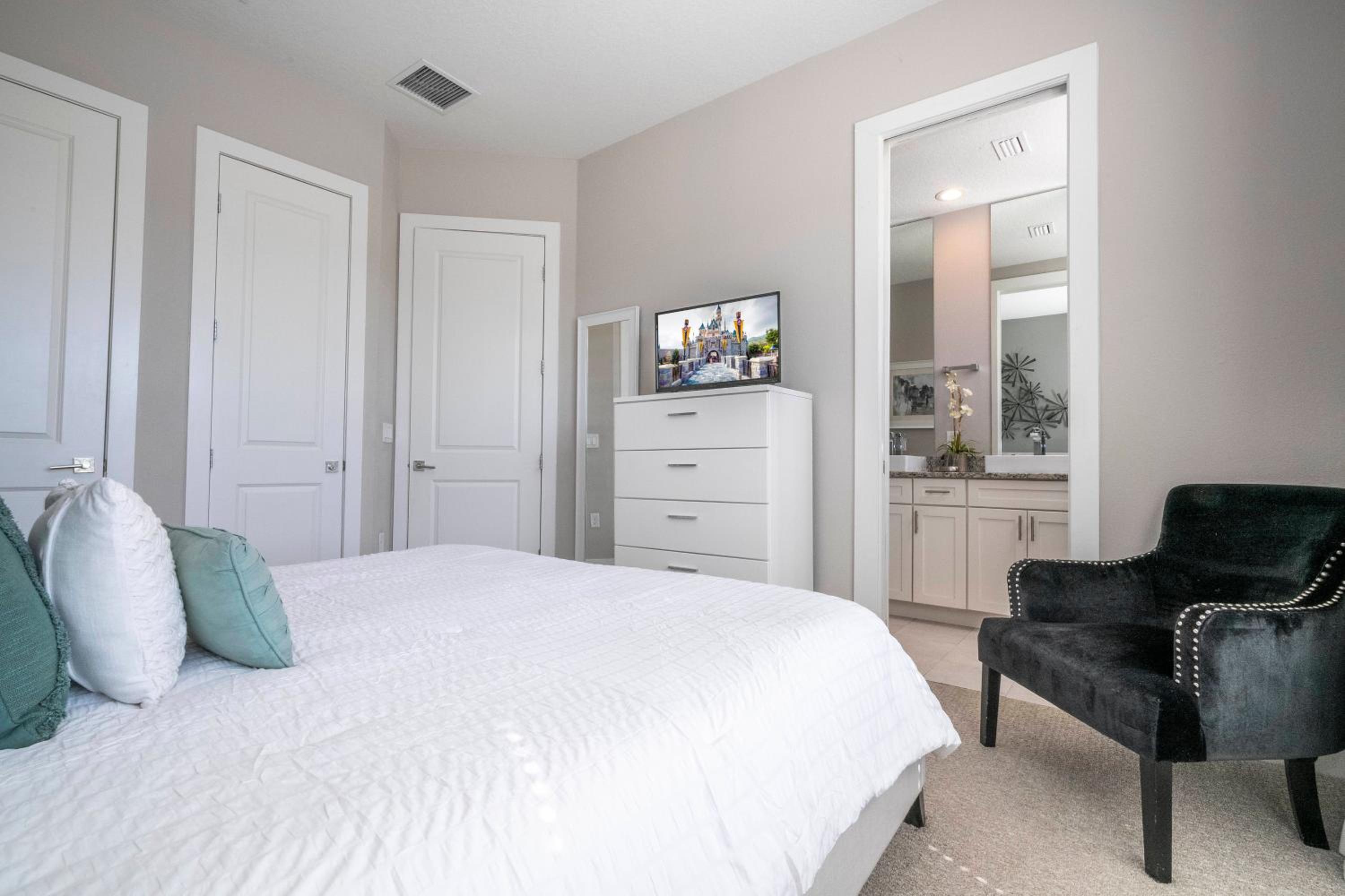Awesome 4 Suites Villa 5 Min to Disney