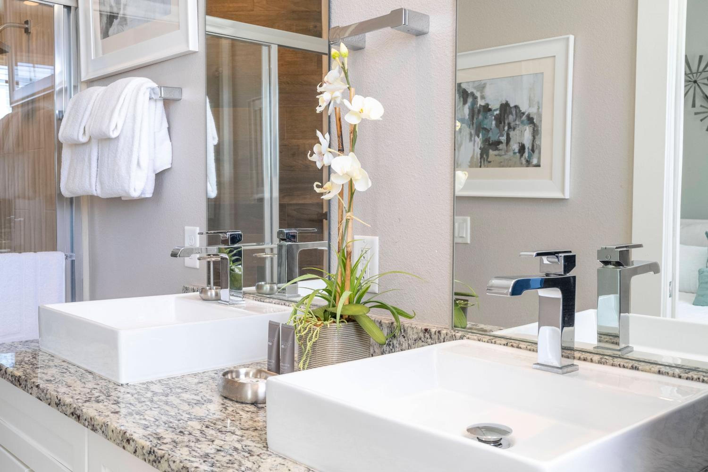 Awesome 4 Suites Villa 5 Min to Disney