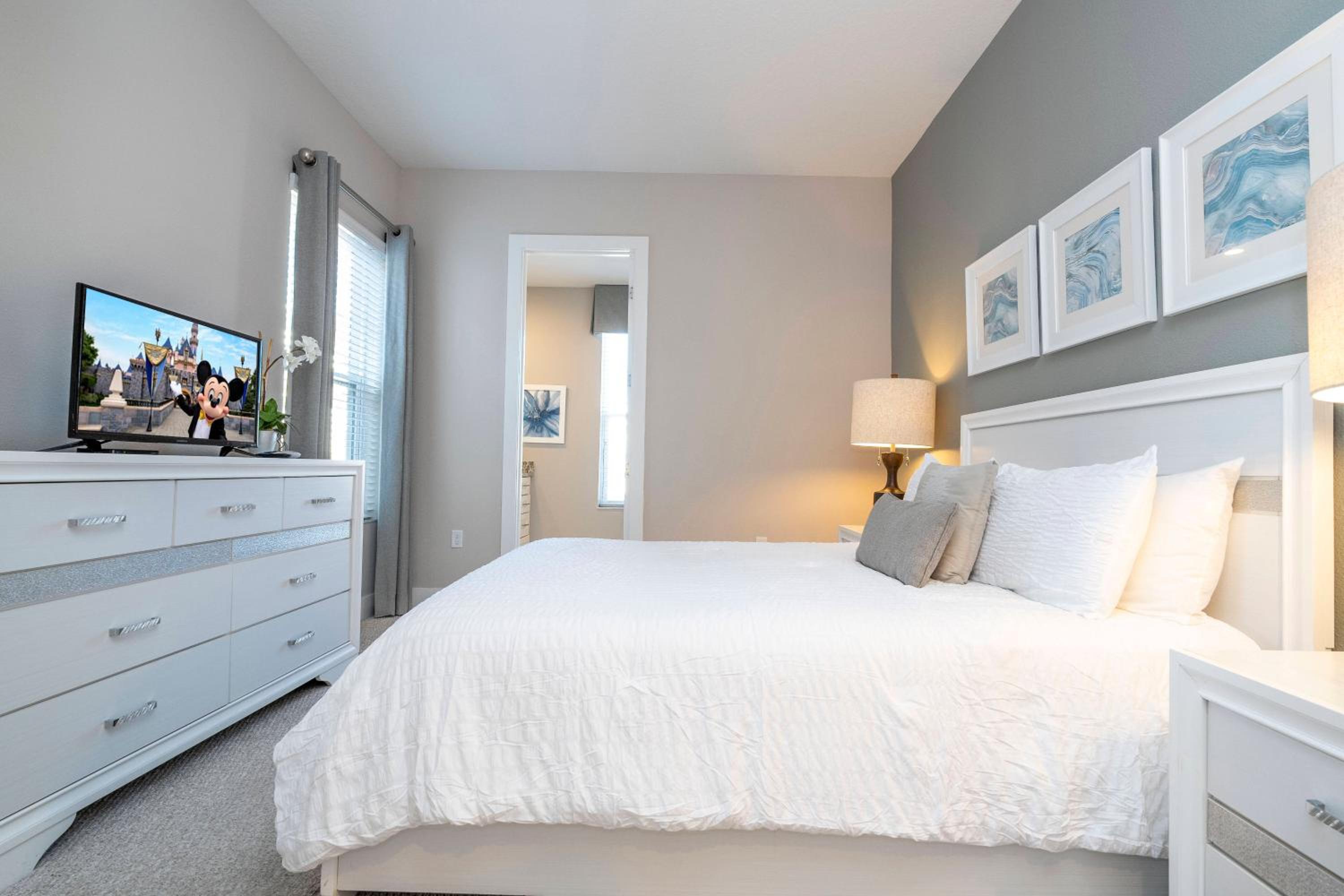 Awesome 4 Suites Villa 5 Min to Disney