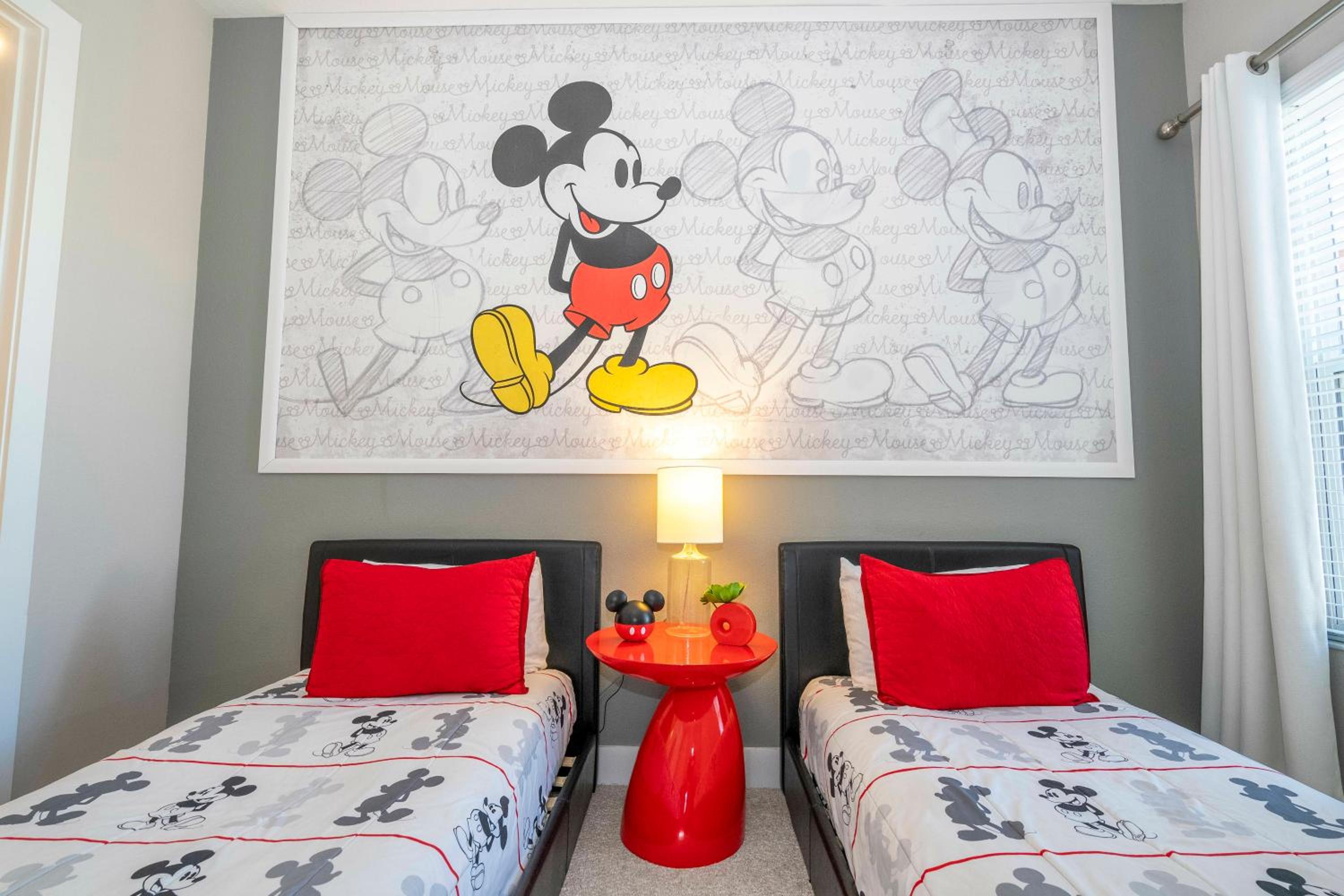 Awesome 4 Suites Villa 5 Min to Disney