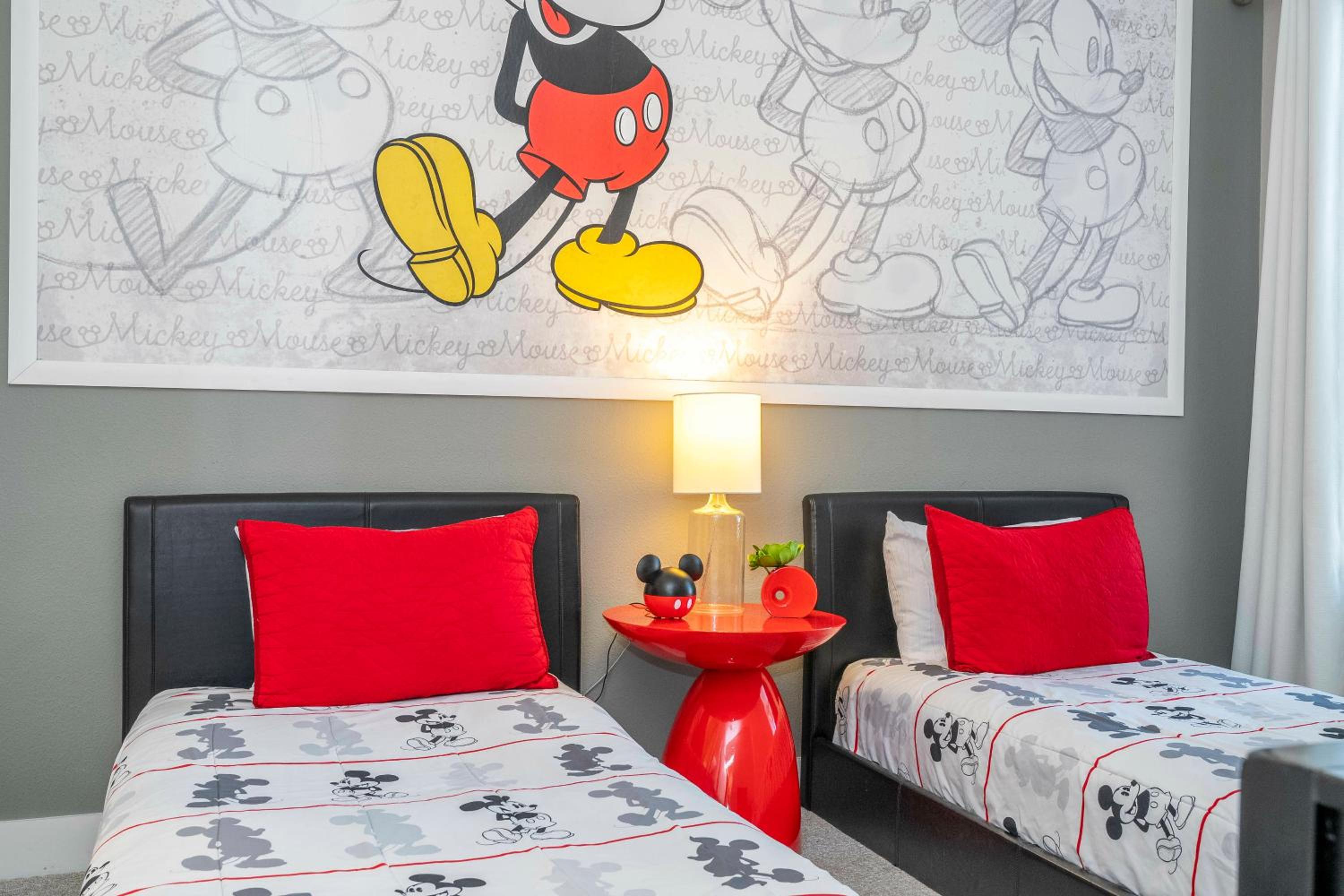 Awesome 4 Suites Villa 5 Min to Disney
