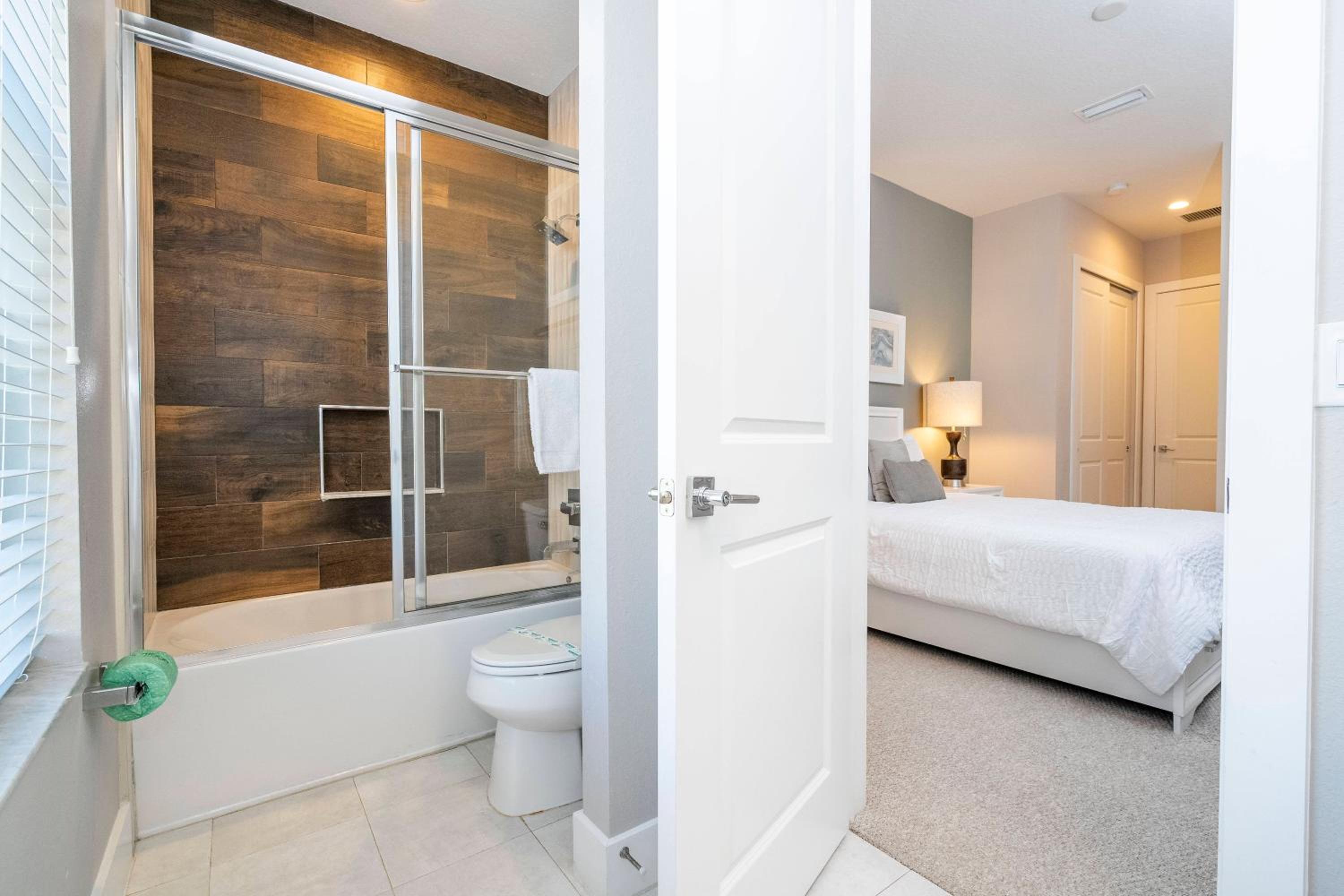 Awesome 4 Suites Villa 5 Min to Disney