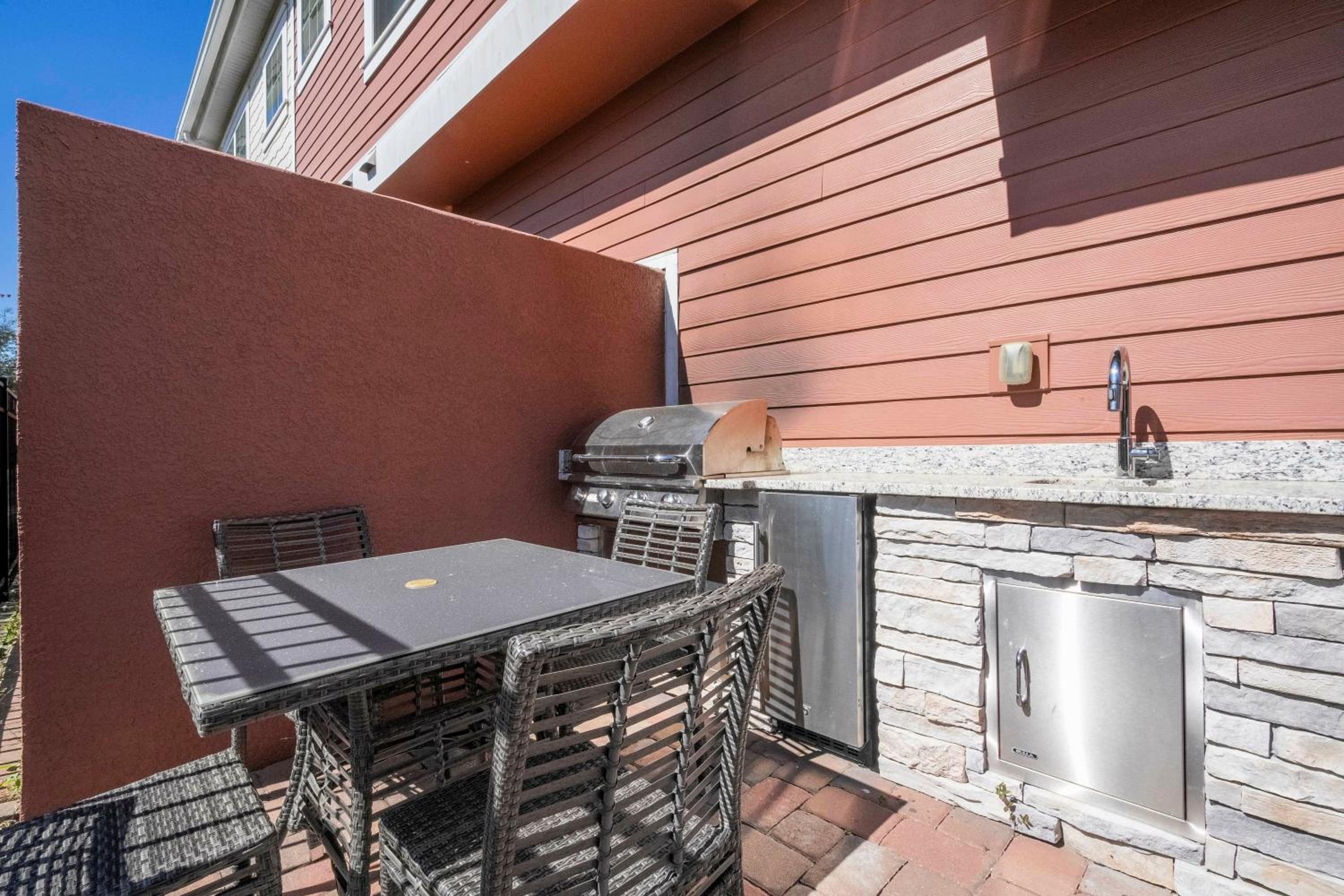 Awesome 4 Suites Villa 5 Min to Disney