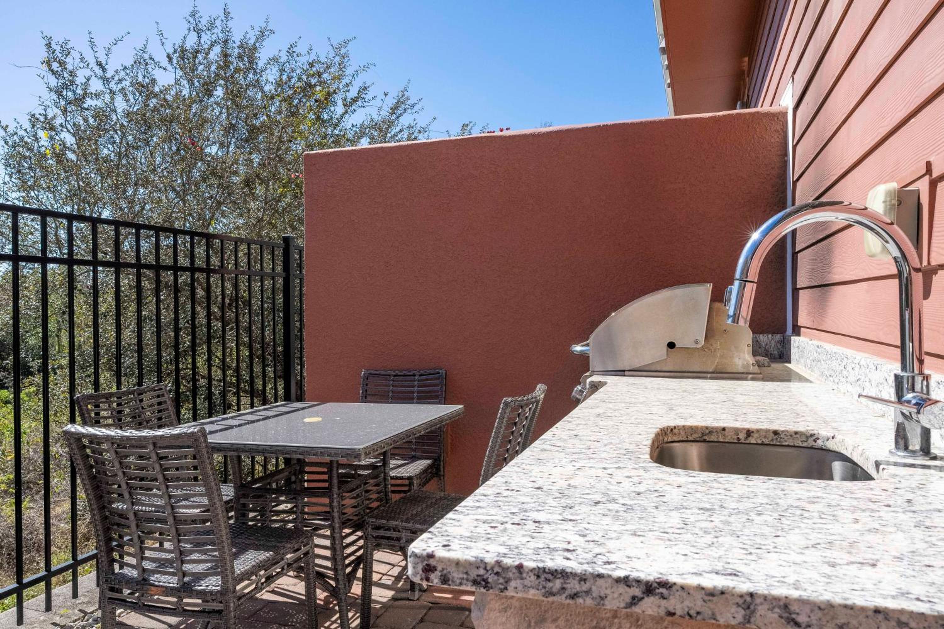 Awesome 4 Suites Villa 5 Min to Disney