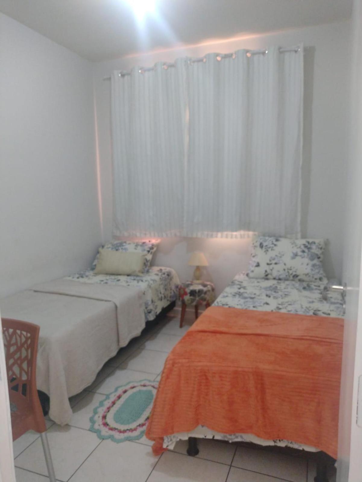 Apartamento com AR Condicionado splint, condomínio com piscina 2 Qts, próximo à praias e ao pavilhão de Carapina com portaria 24h