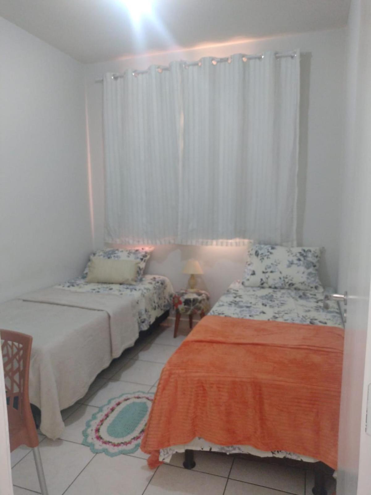 Apartamento com AR Condicionado splint, condomínio com piscina 2 Qts, próximo à praias e ao pavilhão de Carapina com portaria 24h