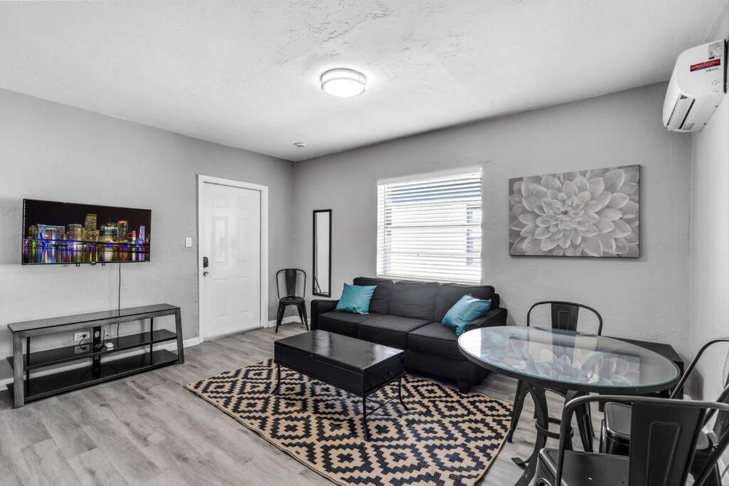 Dania #3 - Cozy 1 Bedroom, 6 minutes to the Ocean with Parking view 4
