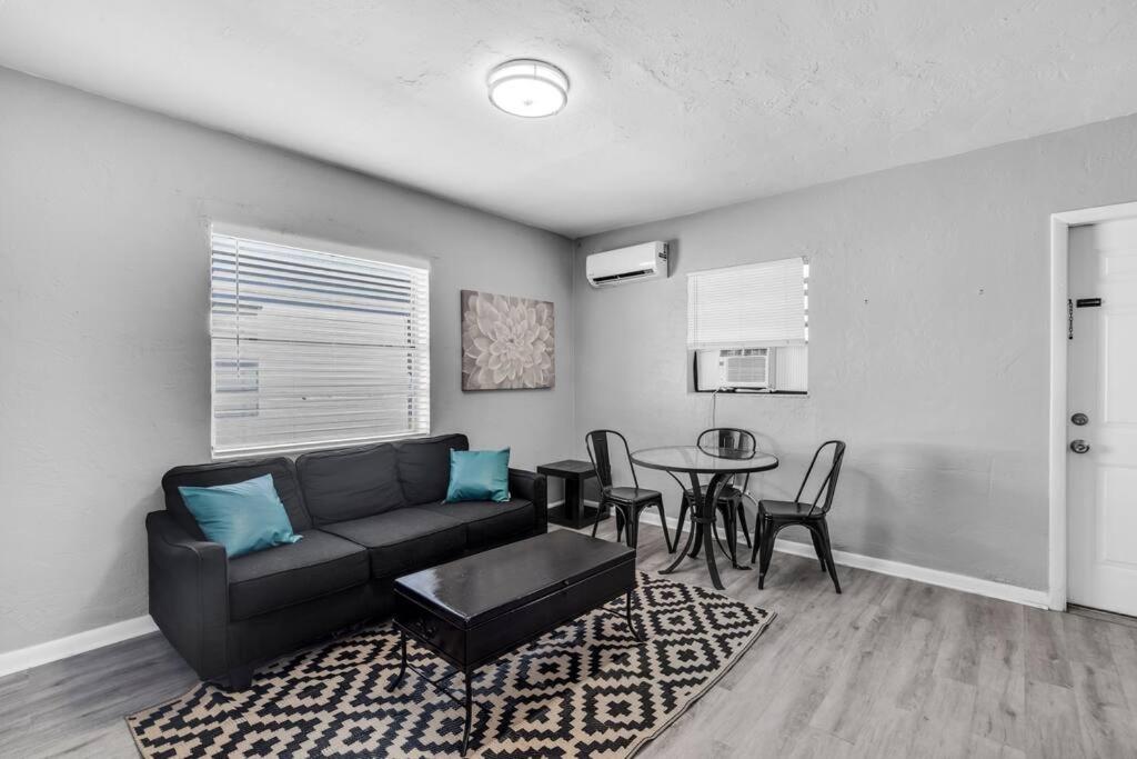 Dania #3 - Cozy 1 Bedroom, 6 minutes to the Ocean with Parking view 5