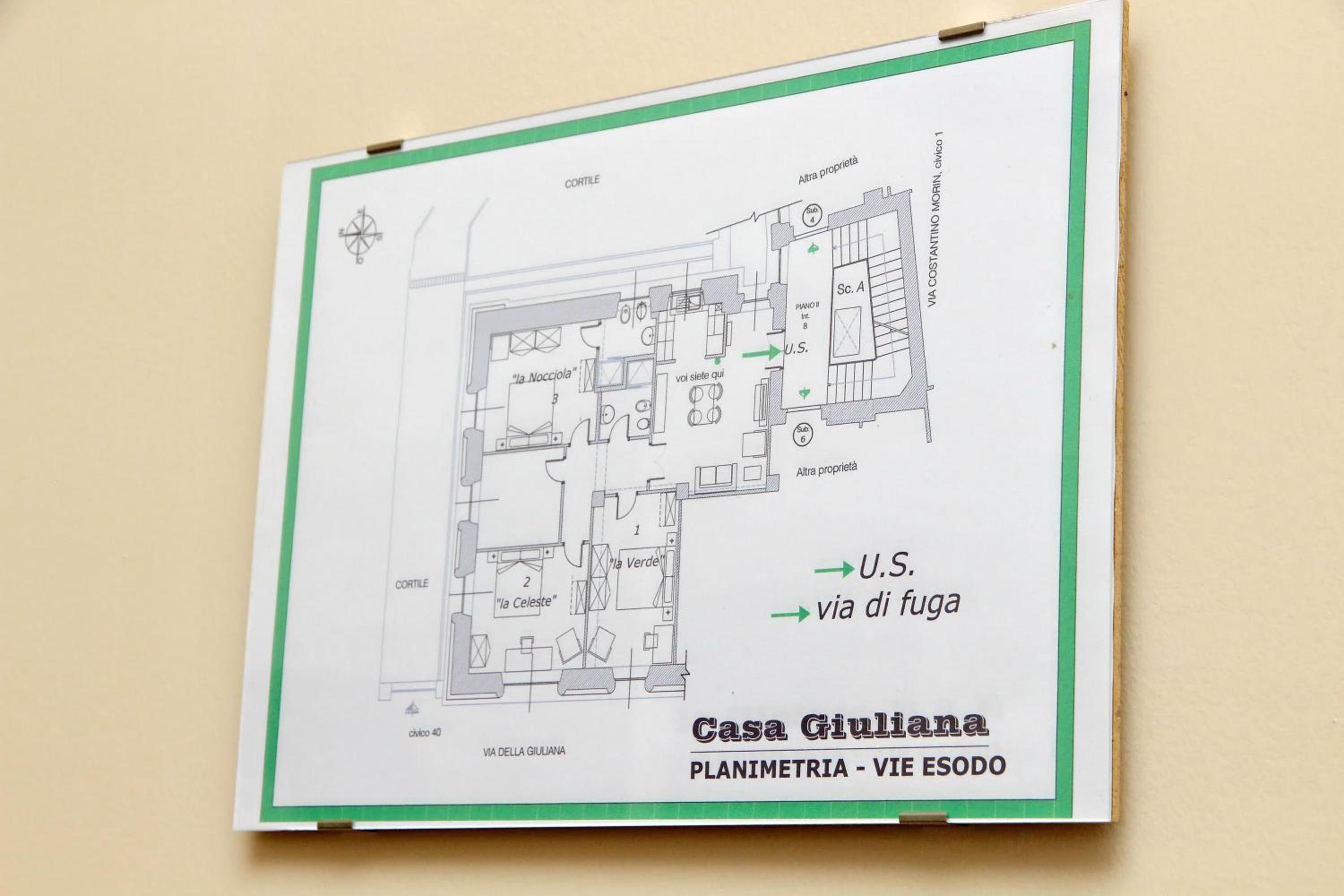 CASA GIULIANA - single level 3bdr 2bath, 2nd floor historic mansion with lift & doorman - Chic & family friendly with baby equipment - 600 meters from Vati