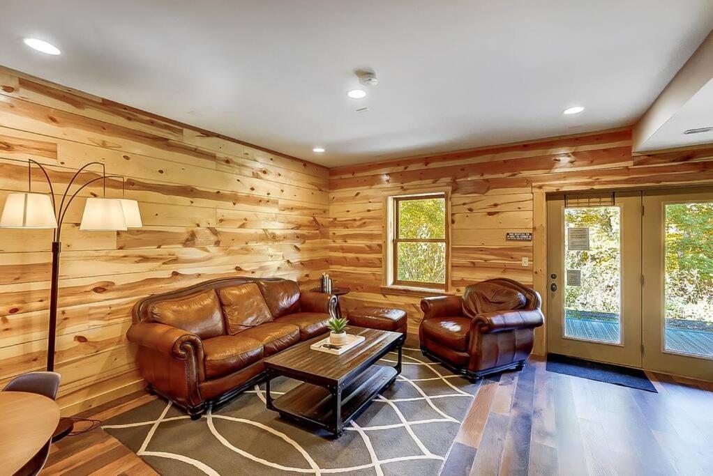 Large Log Cabin Chalet w/ Hot Tub - Horses & Lake! view 4