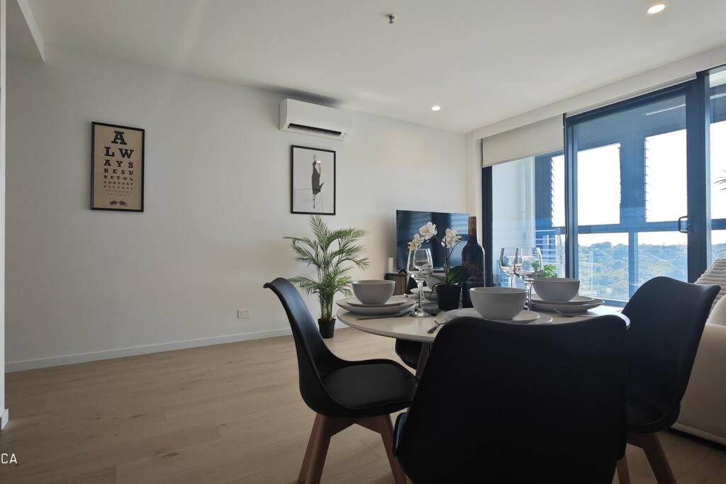 Heart of Boxhill near everything luxury apartment