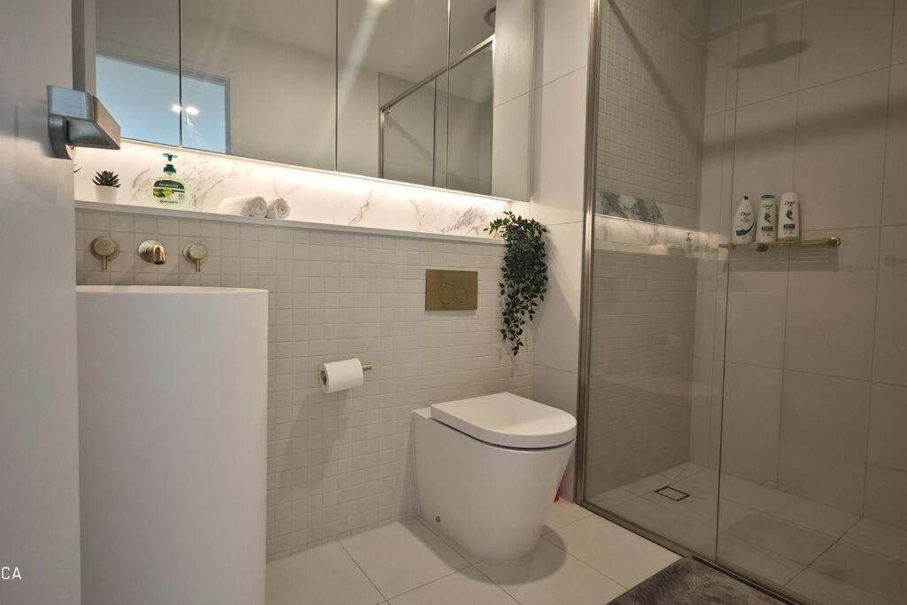Heart of Boxhill near everything luxury apartment