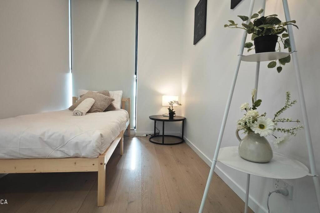 Heart of Boxhill near everything luxury apartment