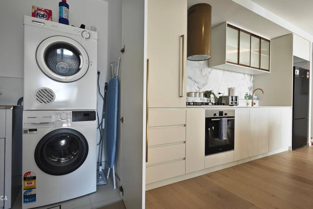 Heart of Boxhill near everything luxury apartment