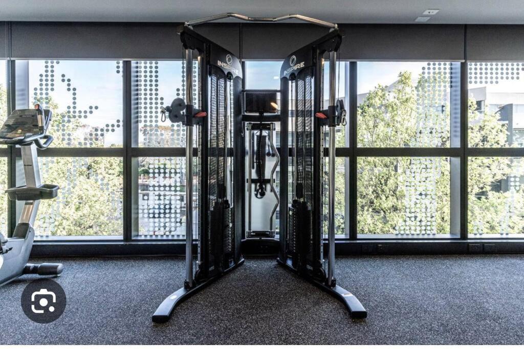 Heart of Boxhill near everything luxury apartment