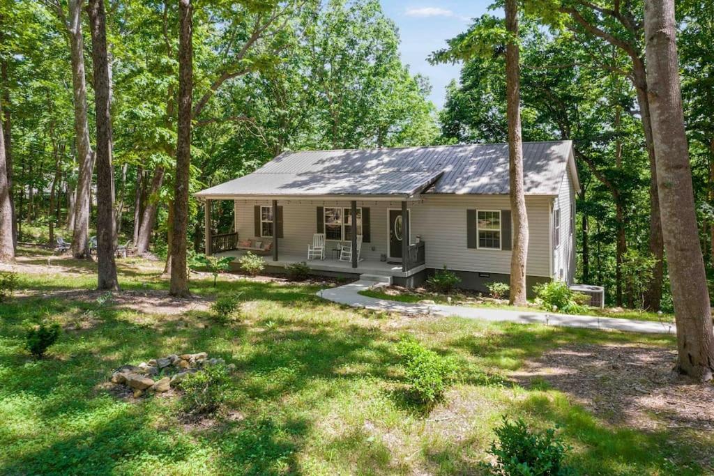 Cozy House in the Woods - 25 min from downtown view 4