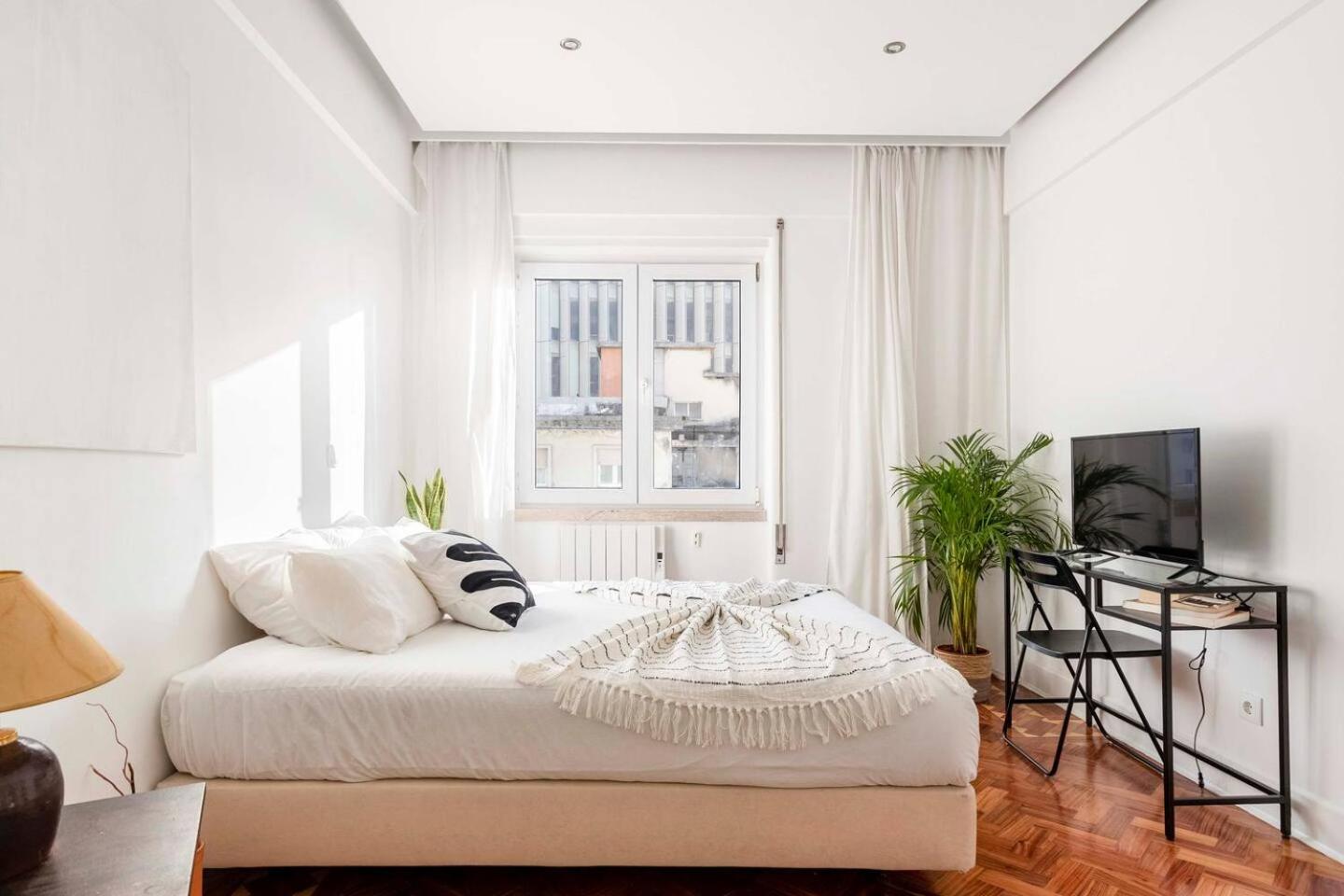 SALDANHA l Iconic Stay Climate Comfort 1 min to Metro, Near Coworks and Eduardo VII Park