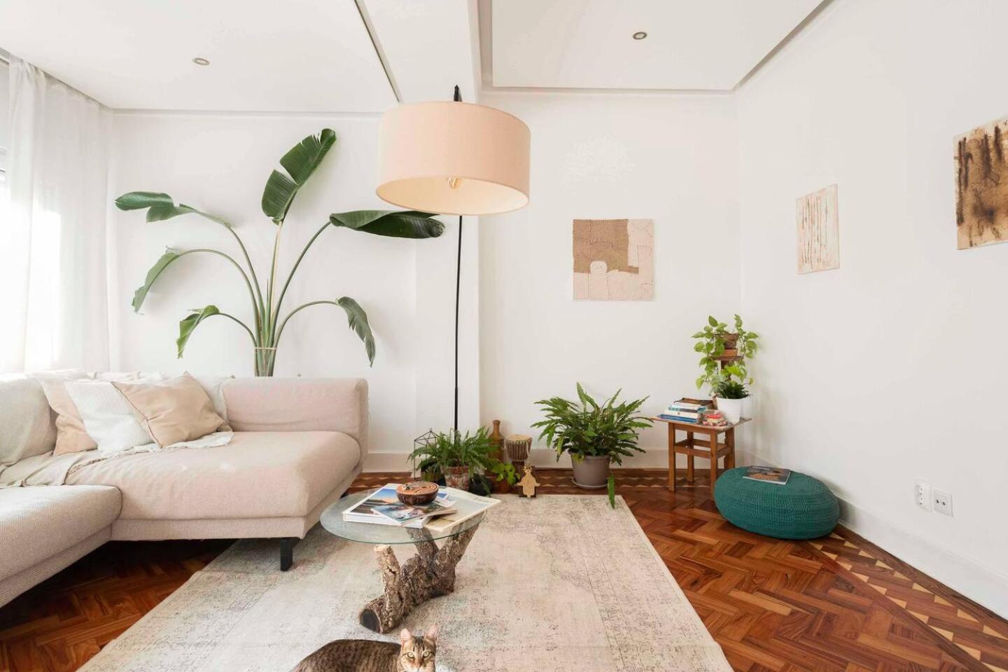 SALDANHA l Iconic Stay Climate Comfort 1 min to Metro, Near Coworks and Eduardo VII Park photo 4