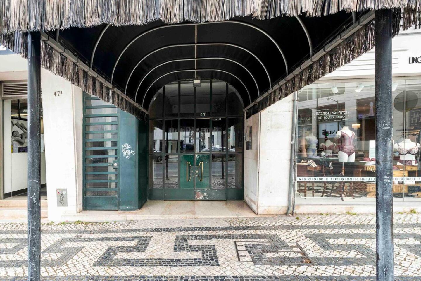 SALDANHA l Iconic Stay Climate Comfort 1 min to Metro, Near Coworks and Eduardo VII Park