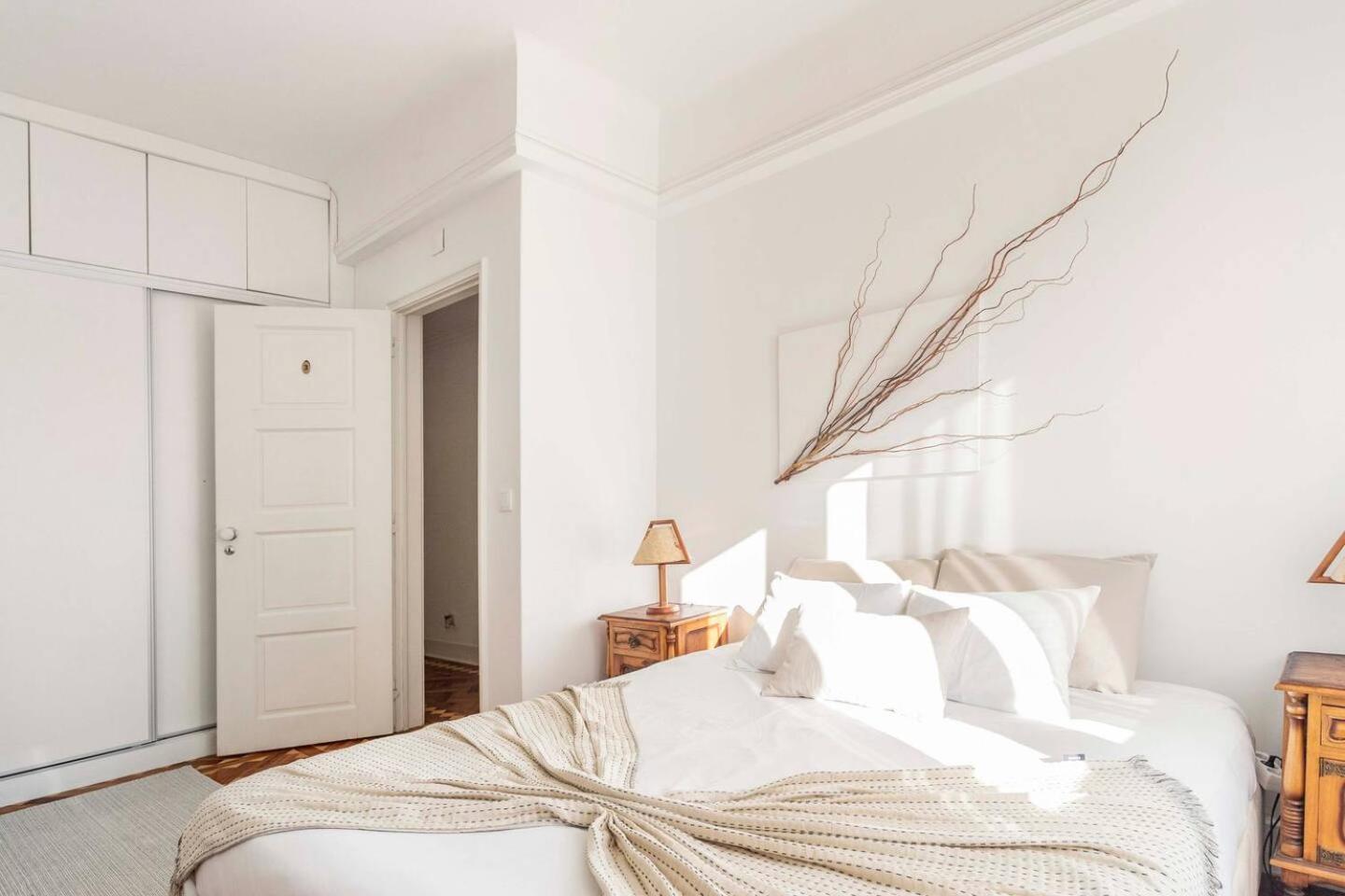 SALDANHA l Iconic Stay Climate Comfort 1 min to Metro, Near Coworks and Eduardo VII Park