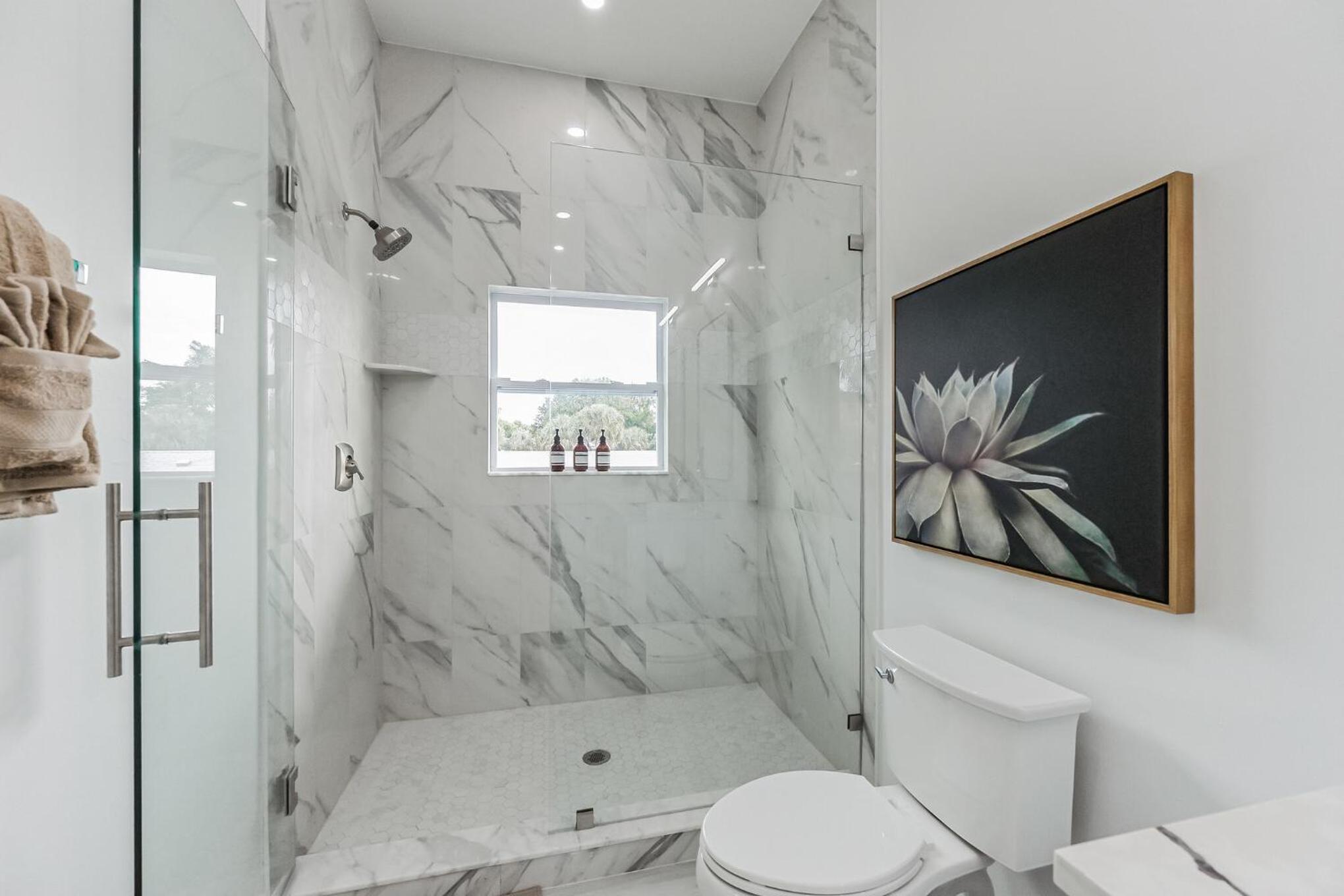 NEW 2BR 2BA Modern Botanical Canvas view 4