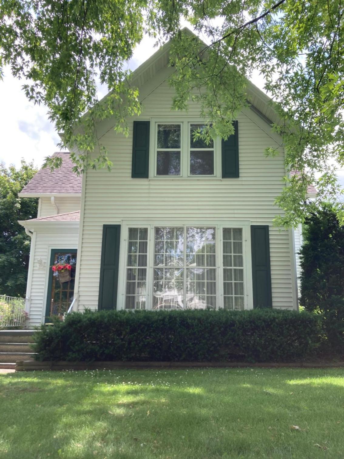 Cozy Algoma Retreat! Minutes to Beach and Downtown! view 2