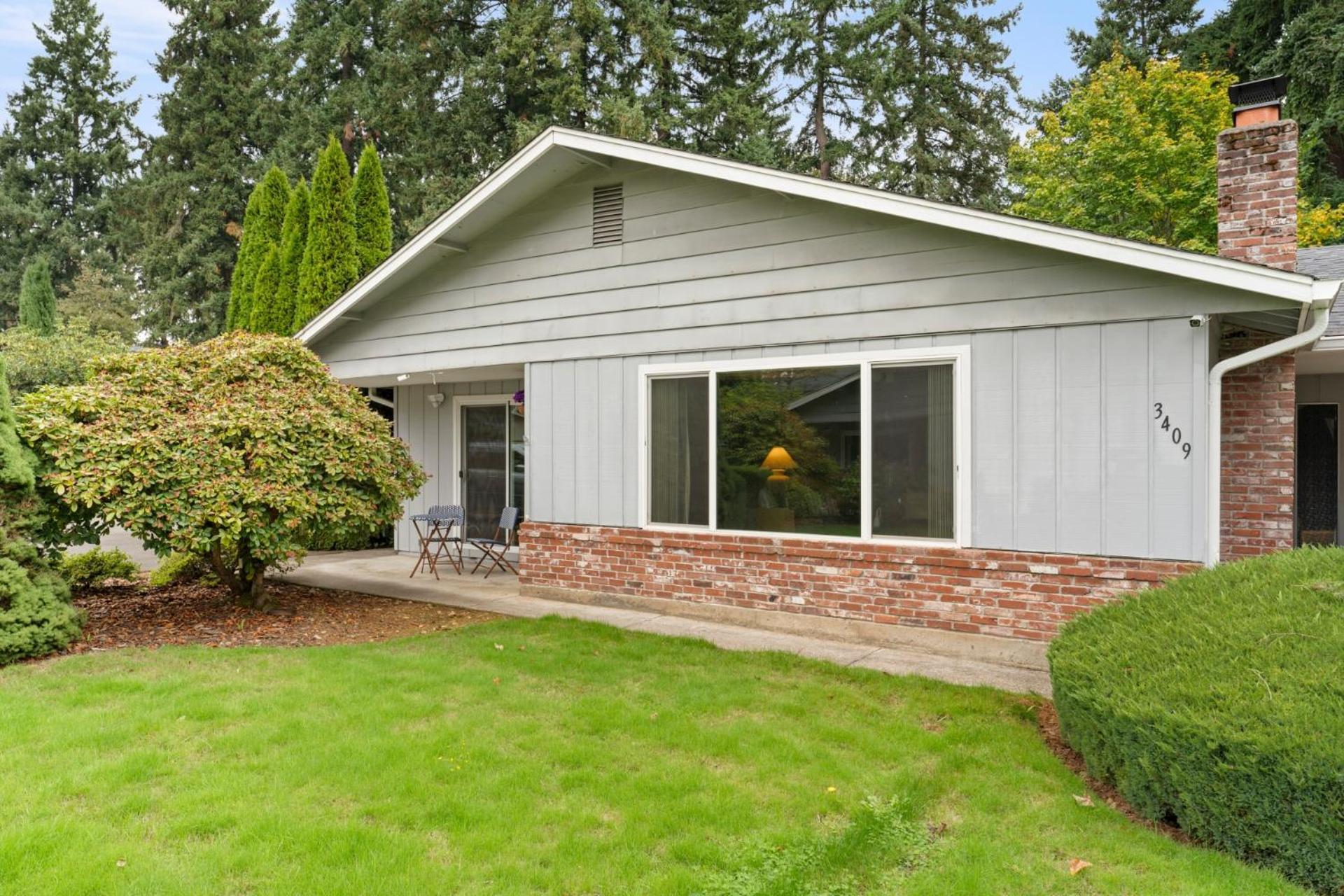Whisper Hidden Nest Villa Near Vanmall and PDX airport view 3