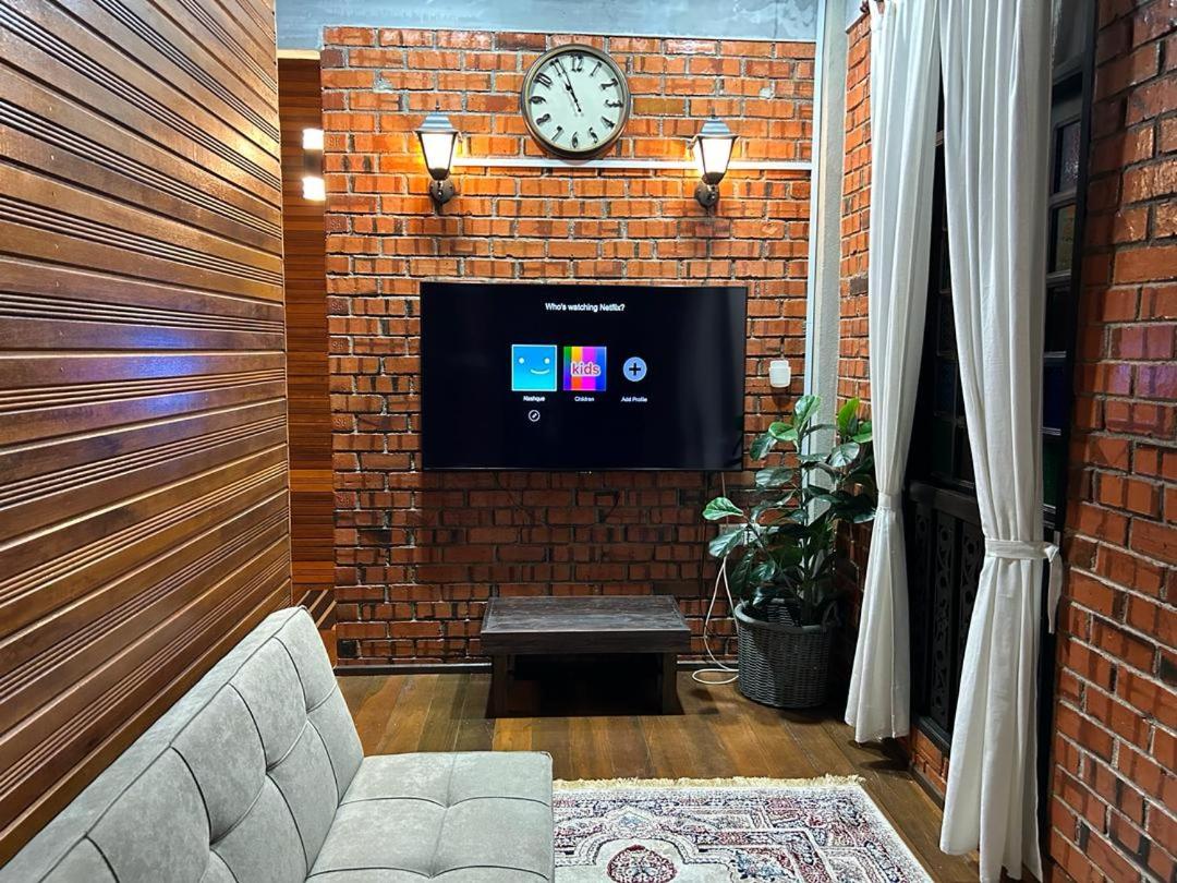 NASHQUE HOMESTAY